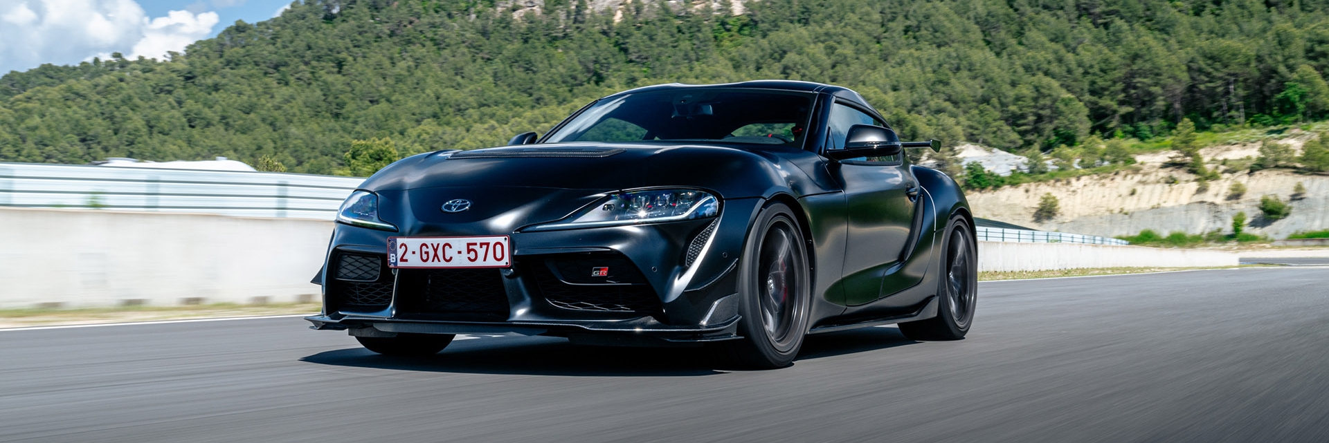 GR-Supra-A90-Final-Edition-Dynamisch-vooraanzicht-exterieur