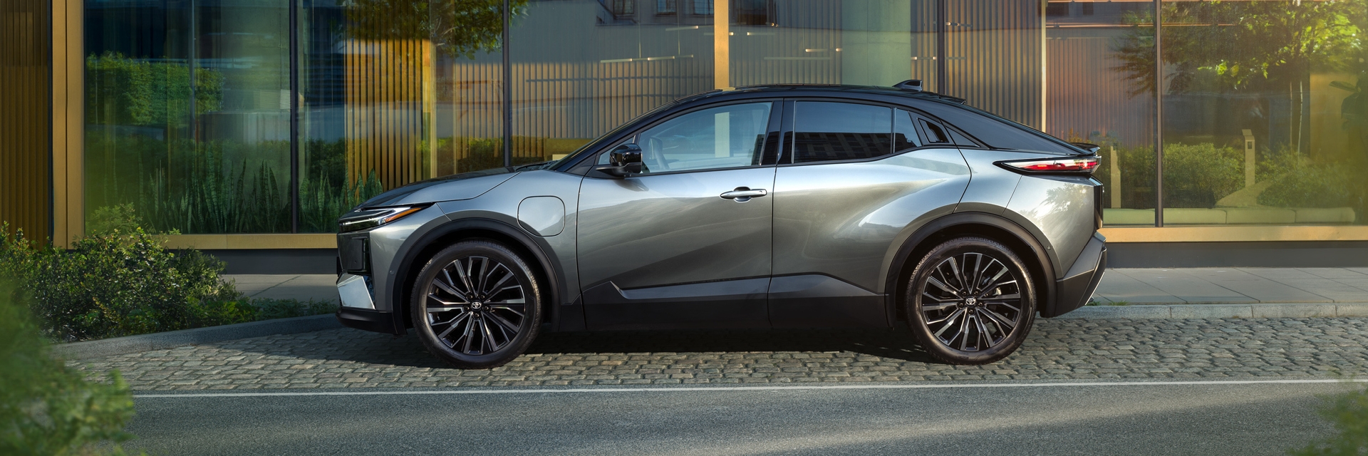 toyota-C-HR+_2025-exterieur-zijkant-LP_1920x1080