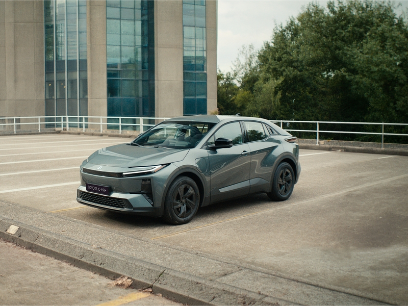 toyota_C-HR+_HP_right card_1400x1050_2