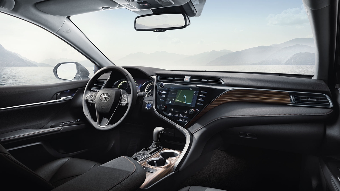 Toyoya-Camry-Hybrid-Business-Plus-interieur